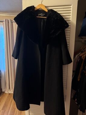 Vintage coat with fur collar